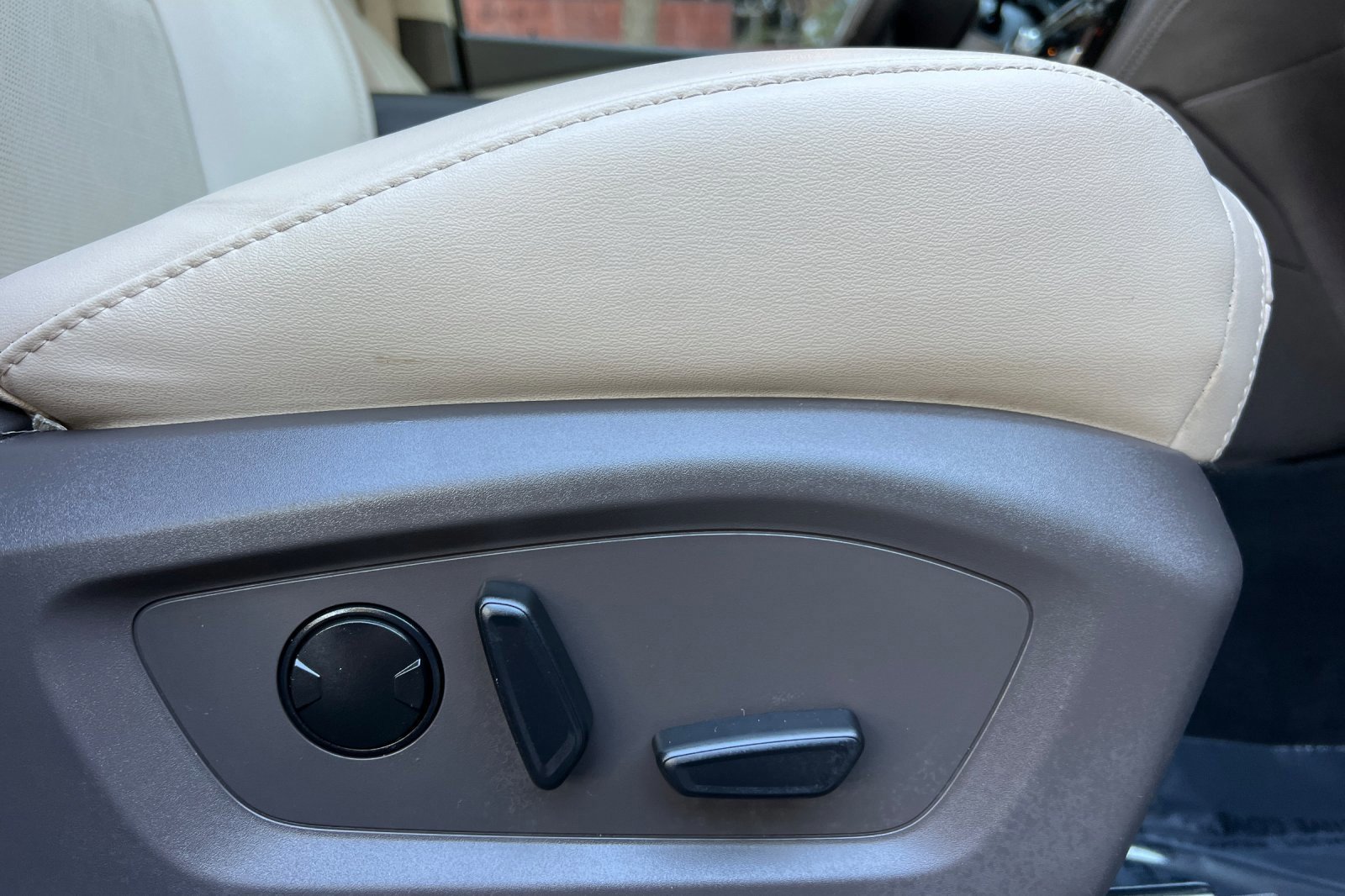 Certified 2022 Ford Explorer Platinum w/ Equipment Group 601A image 25