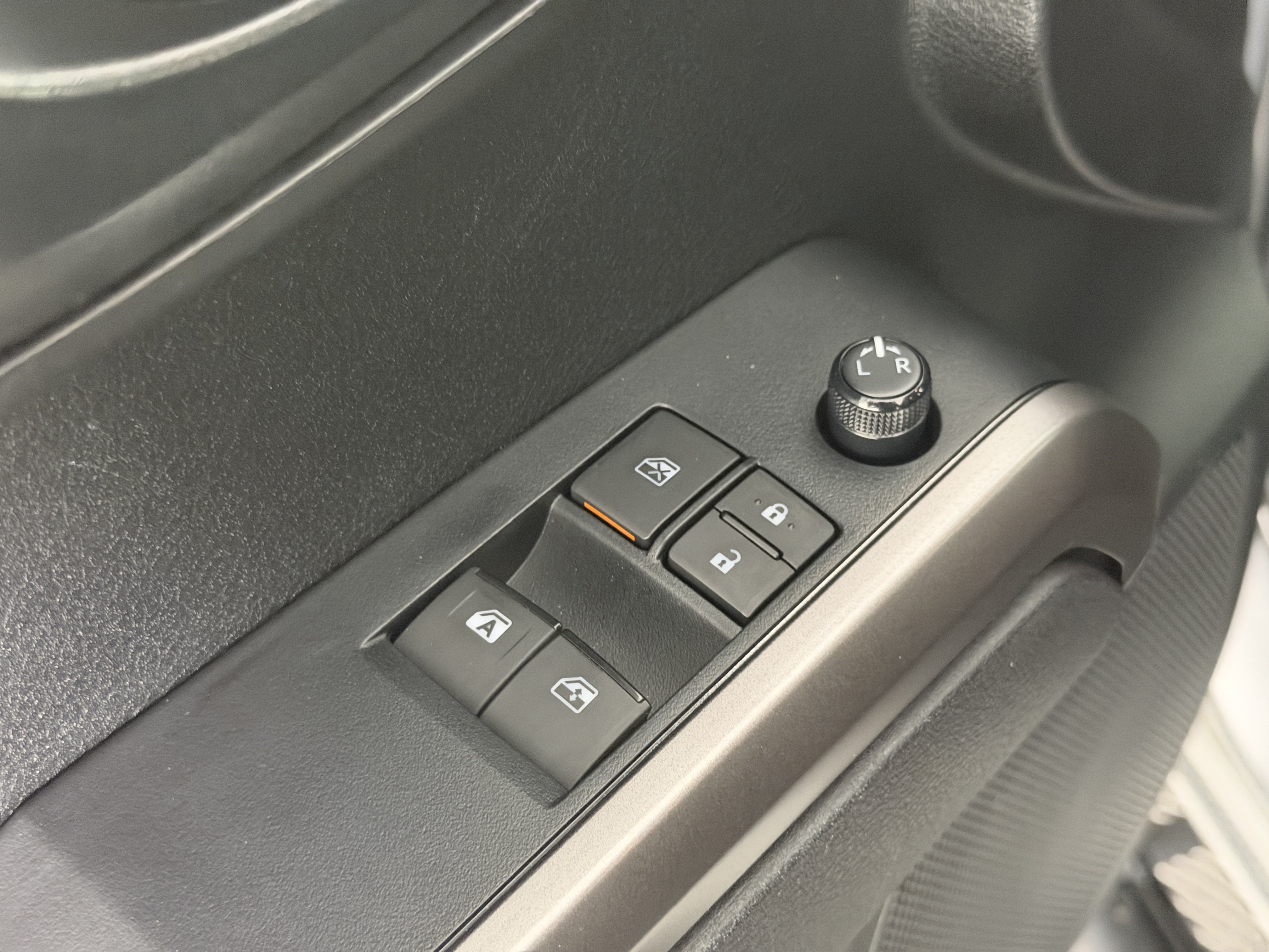 Used 2022 Toyota Tacoma SR5 w/ Technology Package RWD image 19