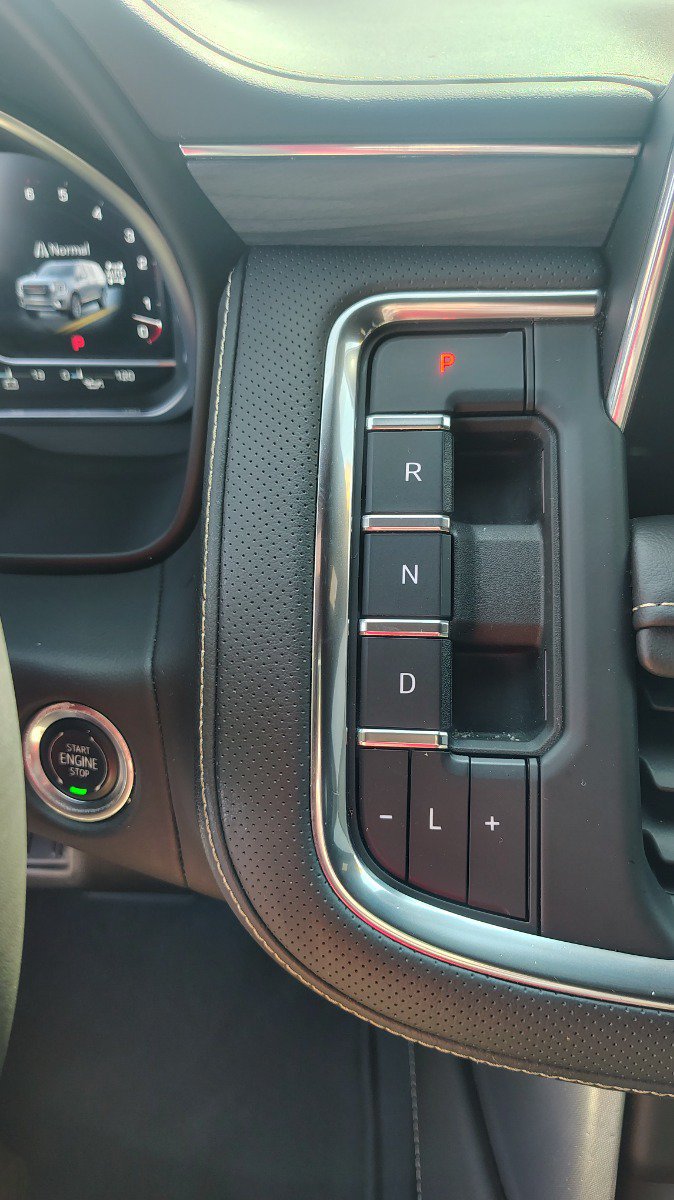 Used 2023 GMC Yukon SLT AWD/4WD image 38