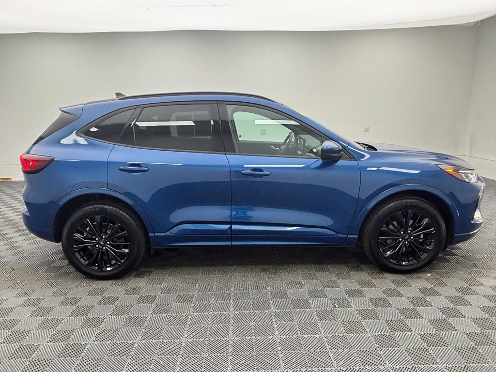 Certified 2023 Ford Escape ST-Line Elite AWD/4WD image 6