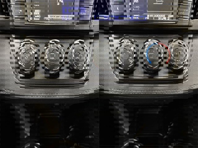 Used 2018 Toyota RAV4 LE image 9