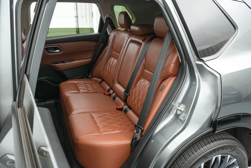 Used 2025 Nissan Rogue Platinum AWD/4WD image 19