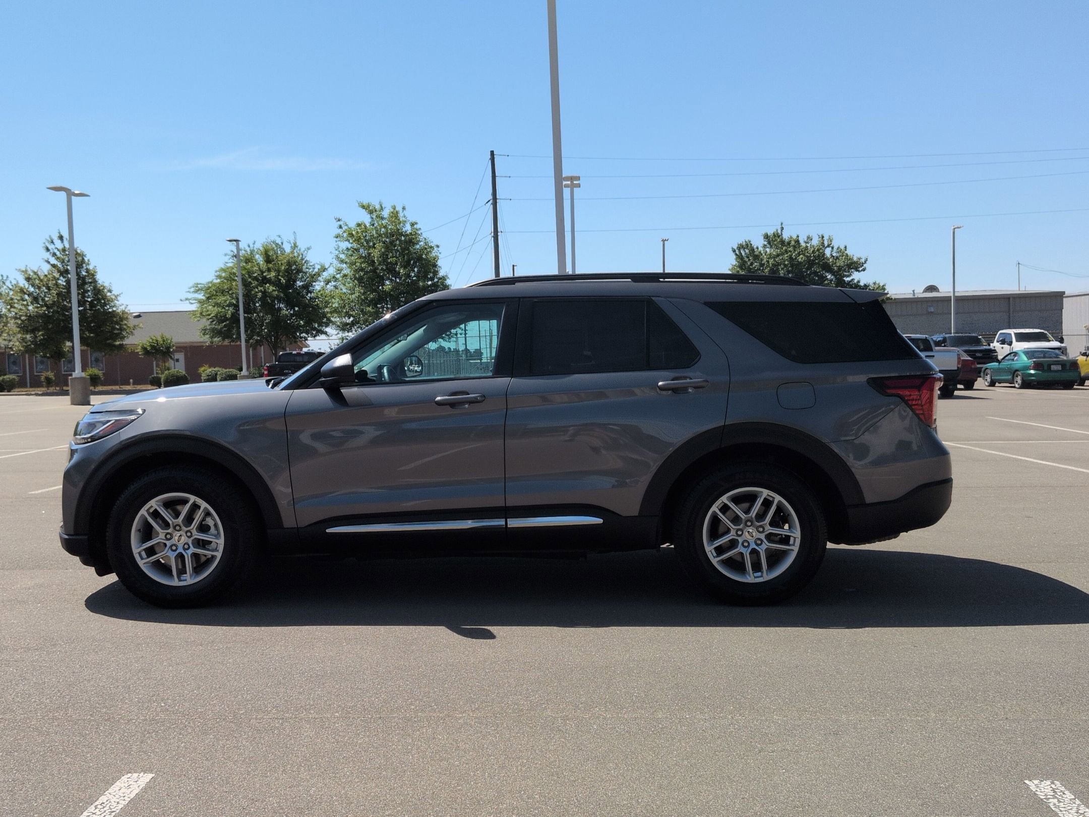Certified 2025 Ford Explorer Active w/ Active Comfort Package RWD image 7