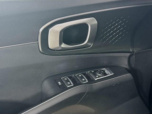 Used 2021 Kia Sorento S image 21