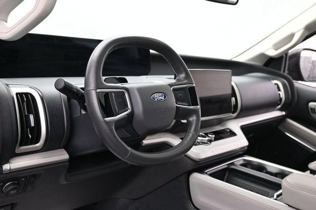 Certified 2025 Ford Expedition Active AWD/4WD image 17