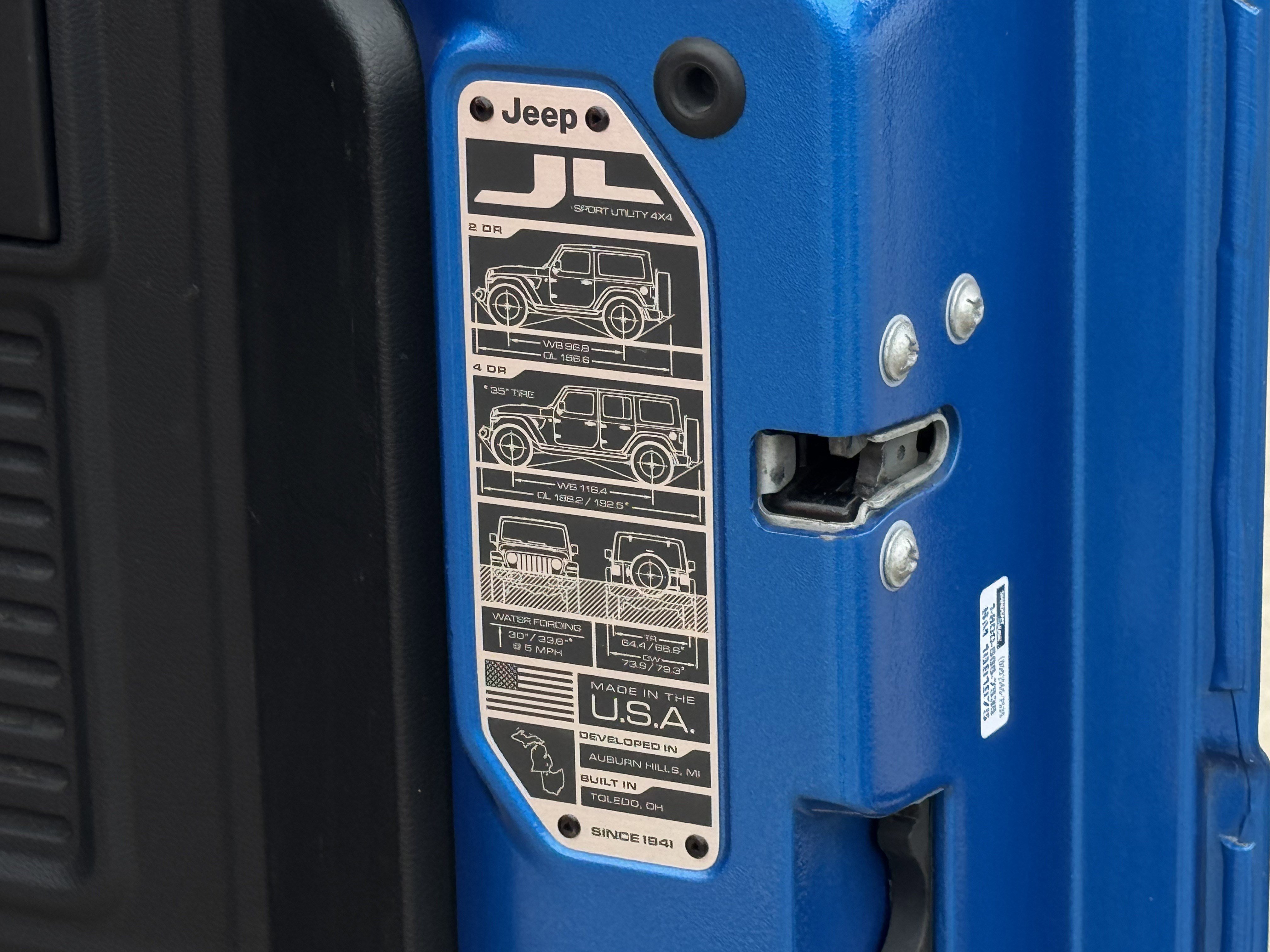 Used 2023 Jeep Wrangler Sahara w/ Safety Group image 9