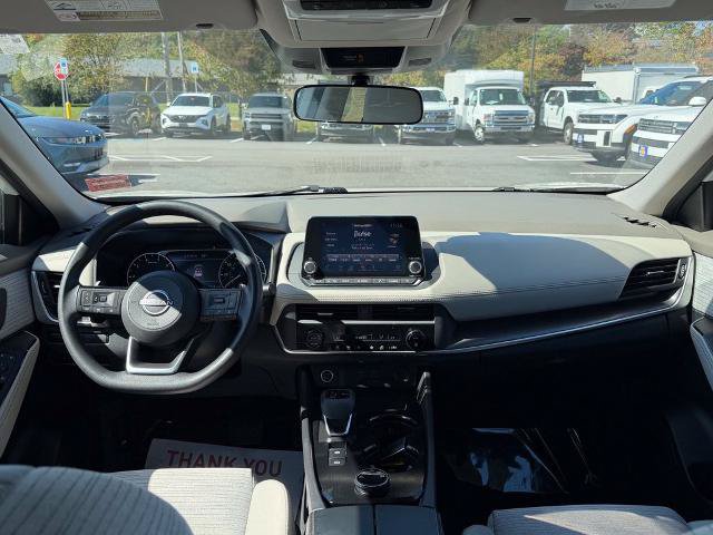 Used 2023 Nissan Rogue SV AWD/4WD image 5