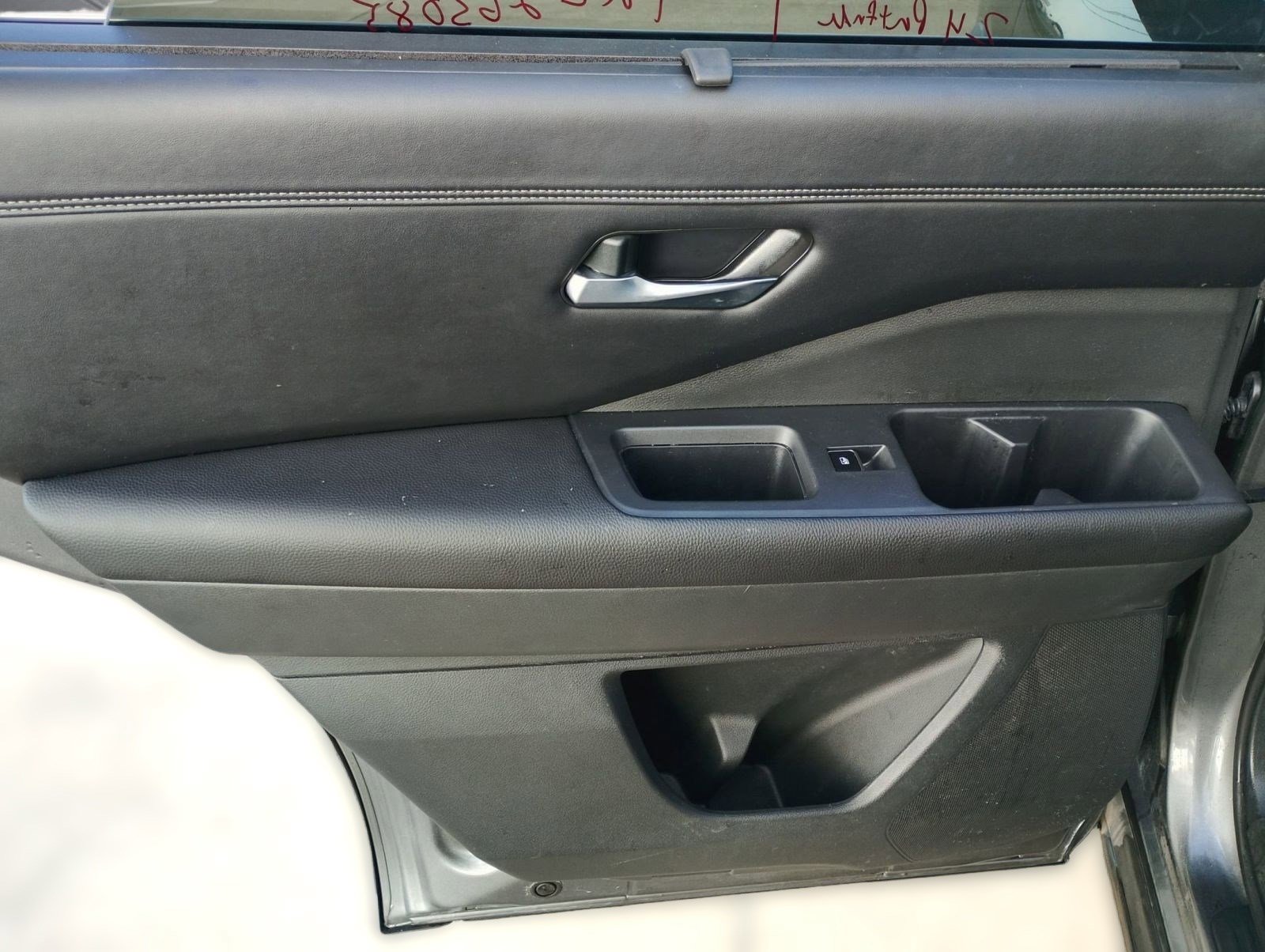 Used 2024 Nissan Pathfinder Platinum image 25