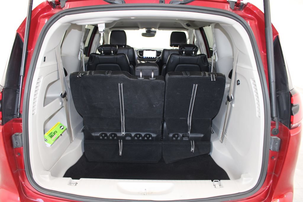 Used 2024 Chrysler Pacifica Touring-L FWD image 15
