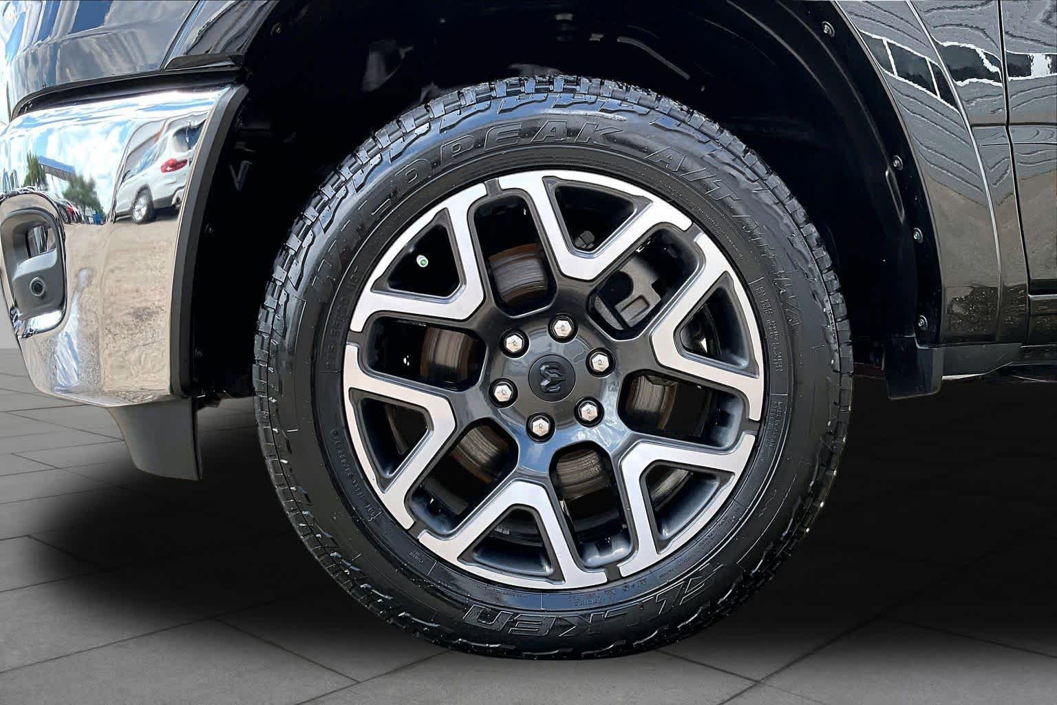 Used 2025 RAM 1500 Laramie w/ Off Road Group AWD/4WD image 13