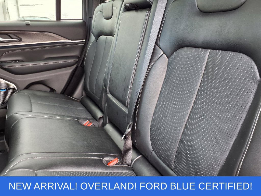 Used 2023 Jeep Grand Cherokee Overland w/ Luxury Tech Group IV AWD/4WD image 7