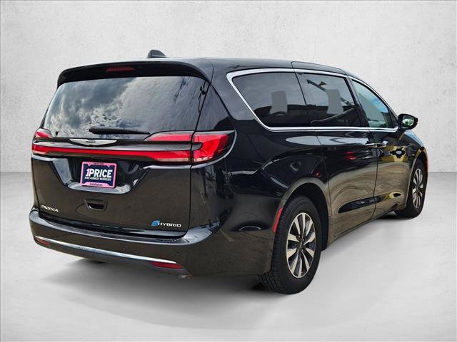 Used 2023 Chrysler Pacifica Touring-L FWD image 5