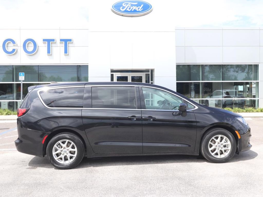 Used 2023 Chrysler Voyager LX FWD image 15