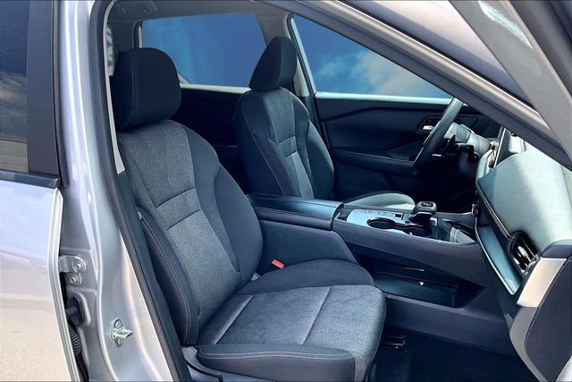 Used 2024 Nissan Rogue SV FWD image 6