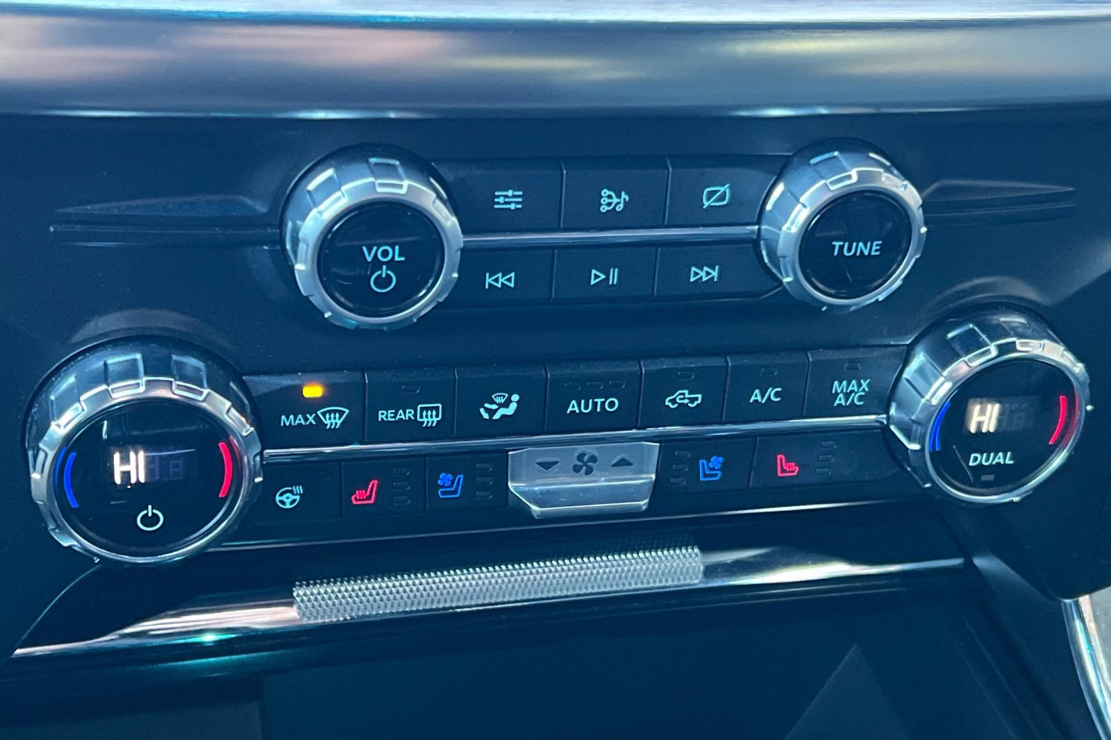 Certified 2021 Ford F150 Lariat w/ Equipment Group 502A High image 29