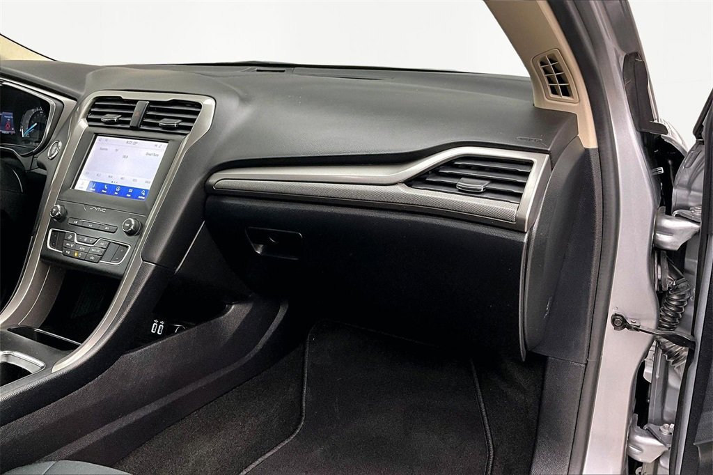 Certified 2020 Ford Fusion SE image 17