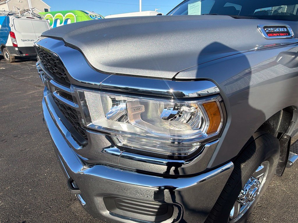 Used 2024 RAM 2500 Tradesman w/ Chrome Appearance Group AWD/4WD image 17