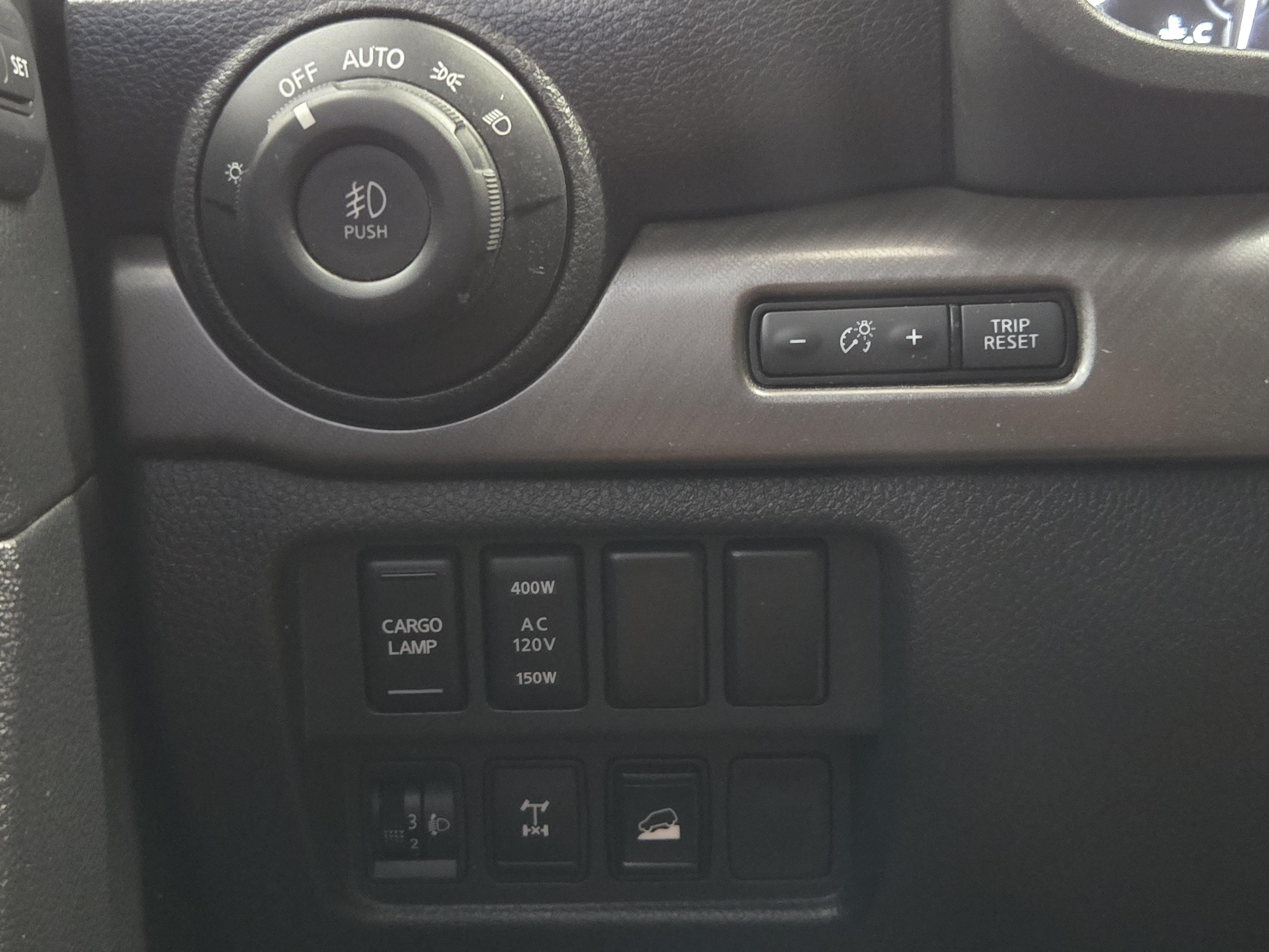 Used 2023 Nissan Titan PRO-4X w/ Pro-4x Convenience Package AWD/4WD image 25