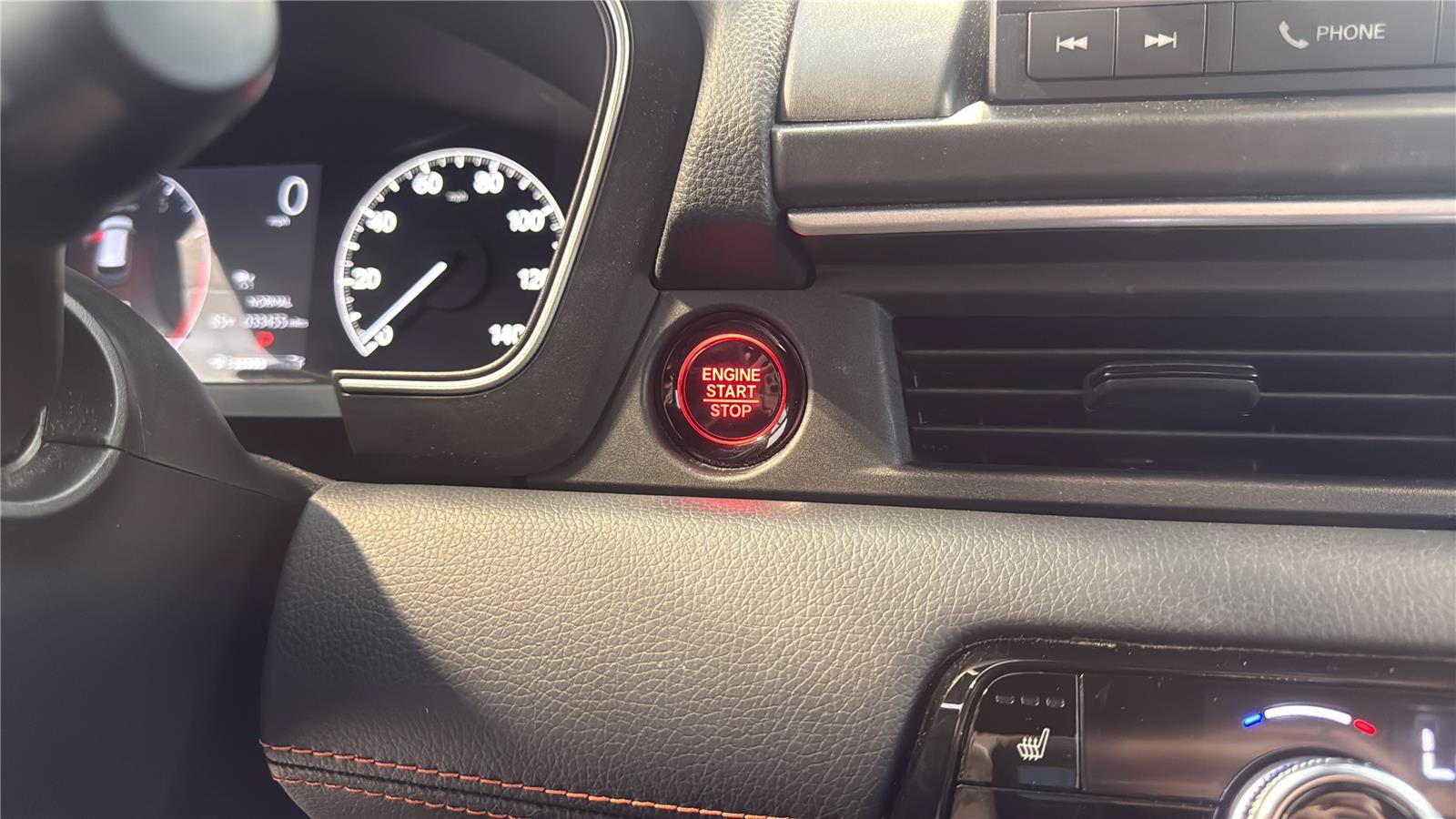Used 2025 Honda Pilot Sport image 25