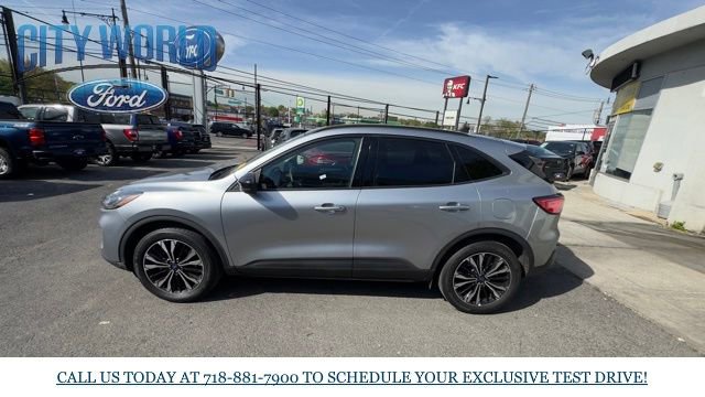 Certified 2022 Ford Escape SE w/ SE Sport Appearance Package AWD/4WD image 2