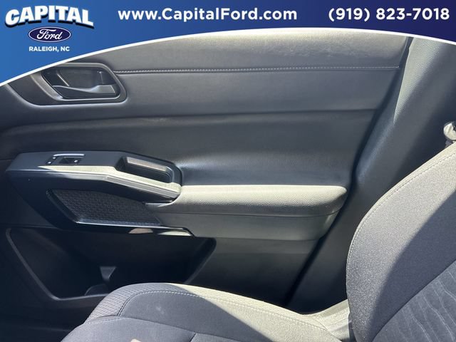 Used 2025 Nissan Pathfinder SV FWD image 28