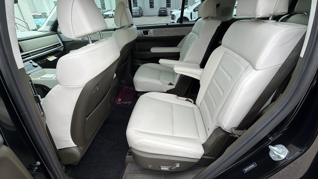 Used 2025 Hyundai Santa Fe Calligraphy FWD image 23