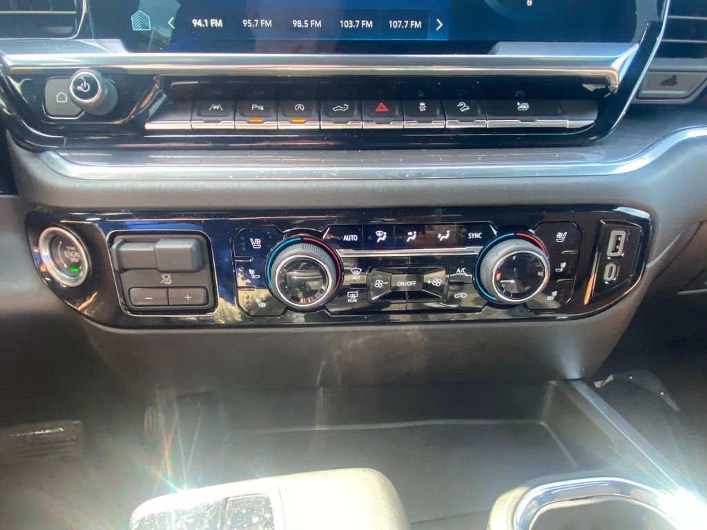 Used 2023 Chevrolet Silverado 1500 High Country w/ Technology Package AWD/4WD image 18