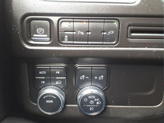 Used 2021 GMC Yukon SLT w/ SLT Premium Package image 24