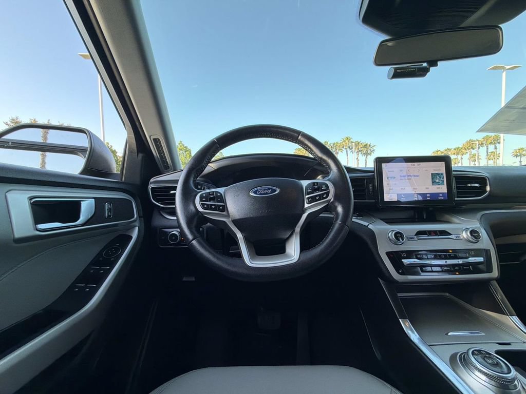 Certified 2021 Ford Explorer XLT RWD image 17