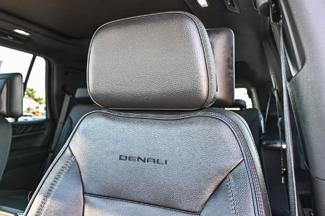 Used 2021 GMC Yukon Denali w/ Denali Premium Package RWD image 31