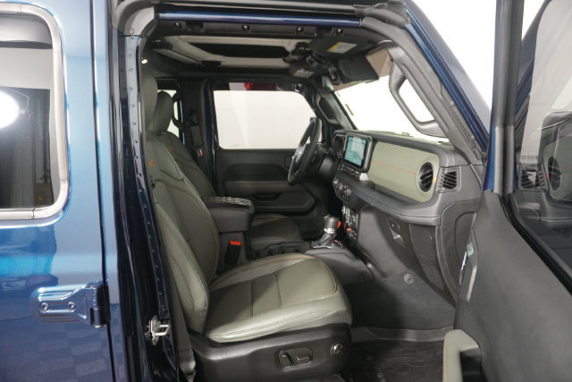 Used 2025 Jeep Gladiator Mojave w/ Safety Group AWD/4WD image 35