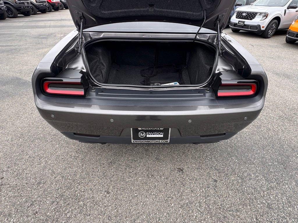 Used 2017 Dodge Challenger SXT RWD image 13