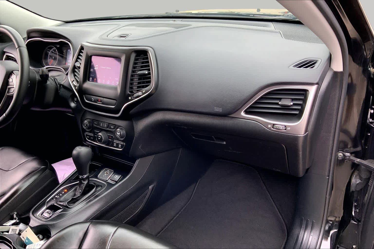 Used 2020 Jeep Cherokee Latitude Plus FWD image 16