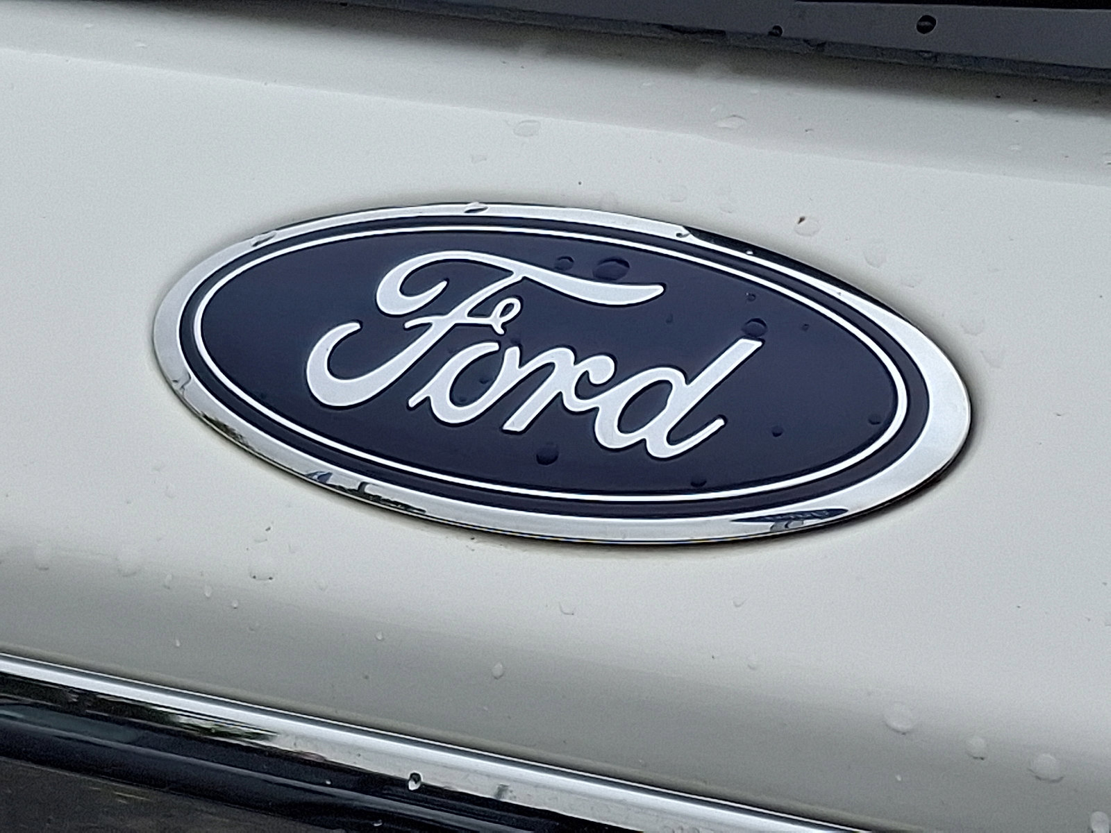 Certified 2023 Ford Explorer XLT w/ Equipment Group 202A image 31