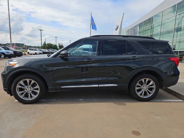 Certified 2022 Ford Explorer XLT w/ Equipment Group 202A AWD/4WD image 2