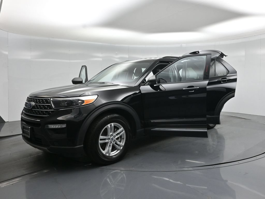 Certified 2023 Ford Explorer XLT w/ Equipment Group 202A RWD image 31