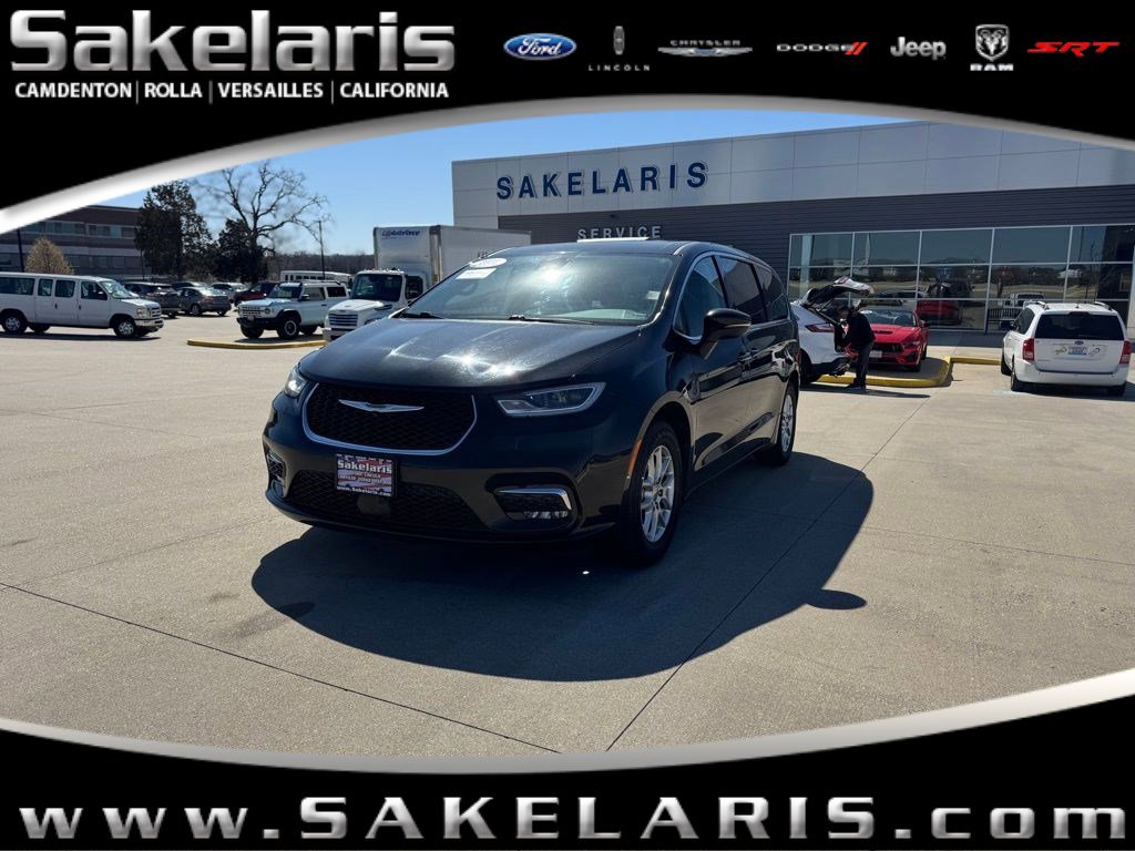 Used 2023 Chrysler Pacifica Touring-L