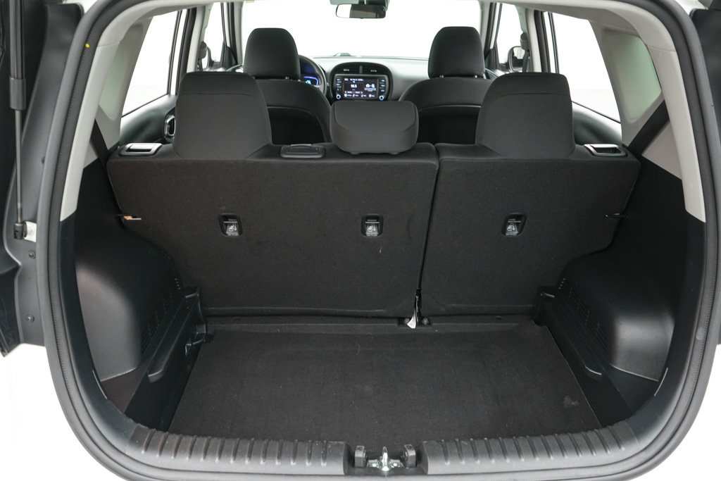 Used 2025 Kia Soul LX w/ LX Technology Package FWD image 19