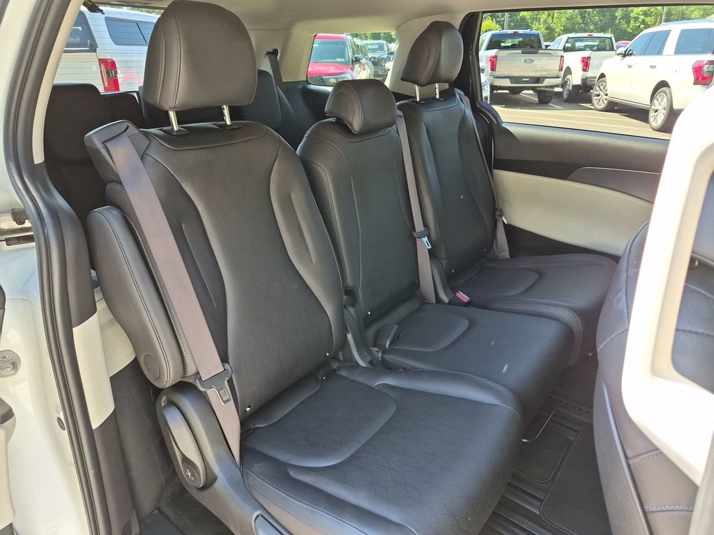 Used 2024 Kia Carnival LX FWD image 37