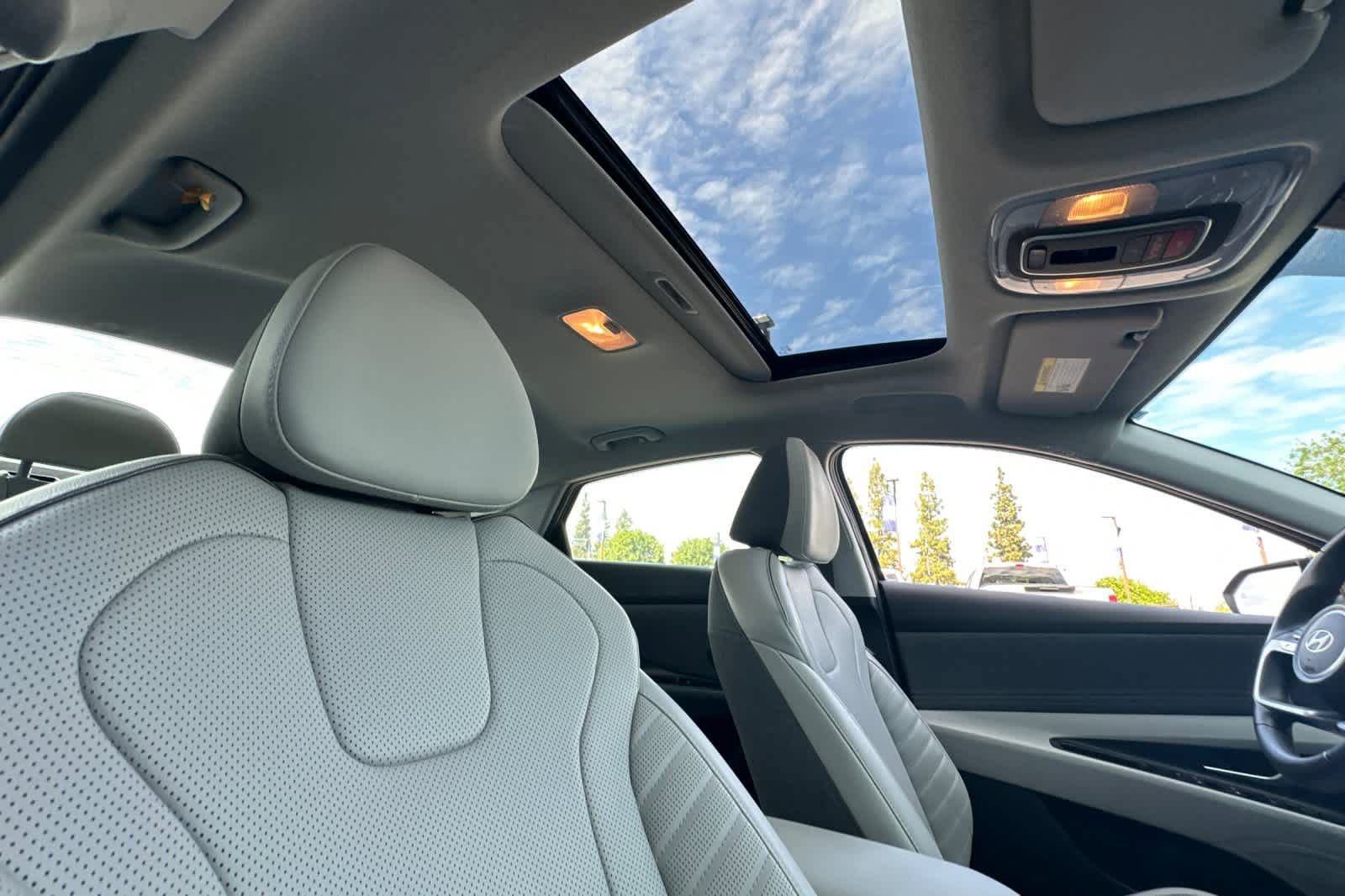 Used 2024 Hyundai Elantra Limited image 16