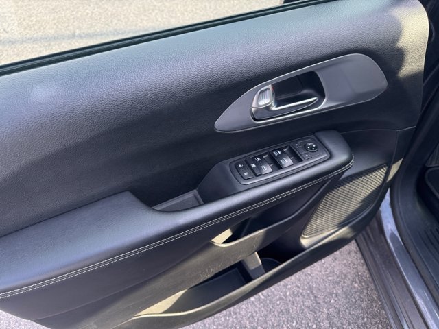 Used 2019 Chrysler Pacifica Touring Plus w/ S Appearance Package FWD image 13