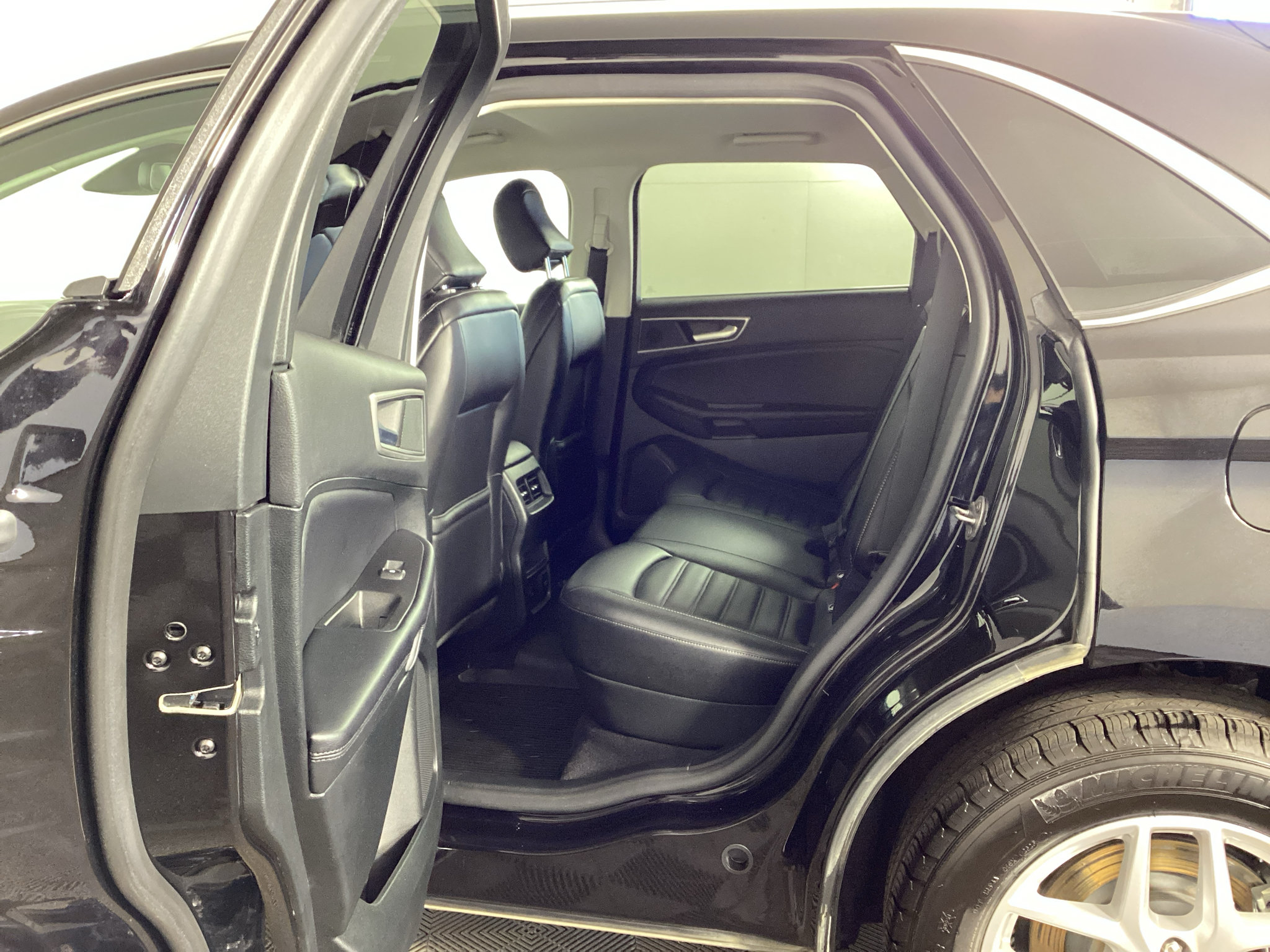 Certified 2024 Ford Edge SEL w/ Convenience Package AWD/4WD image 13