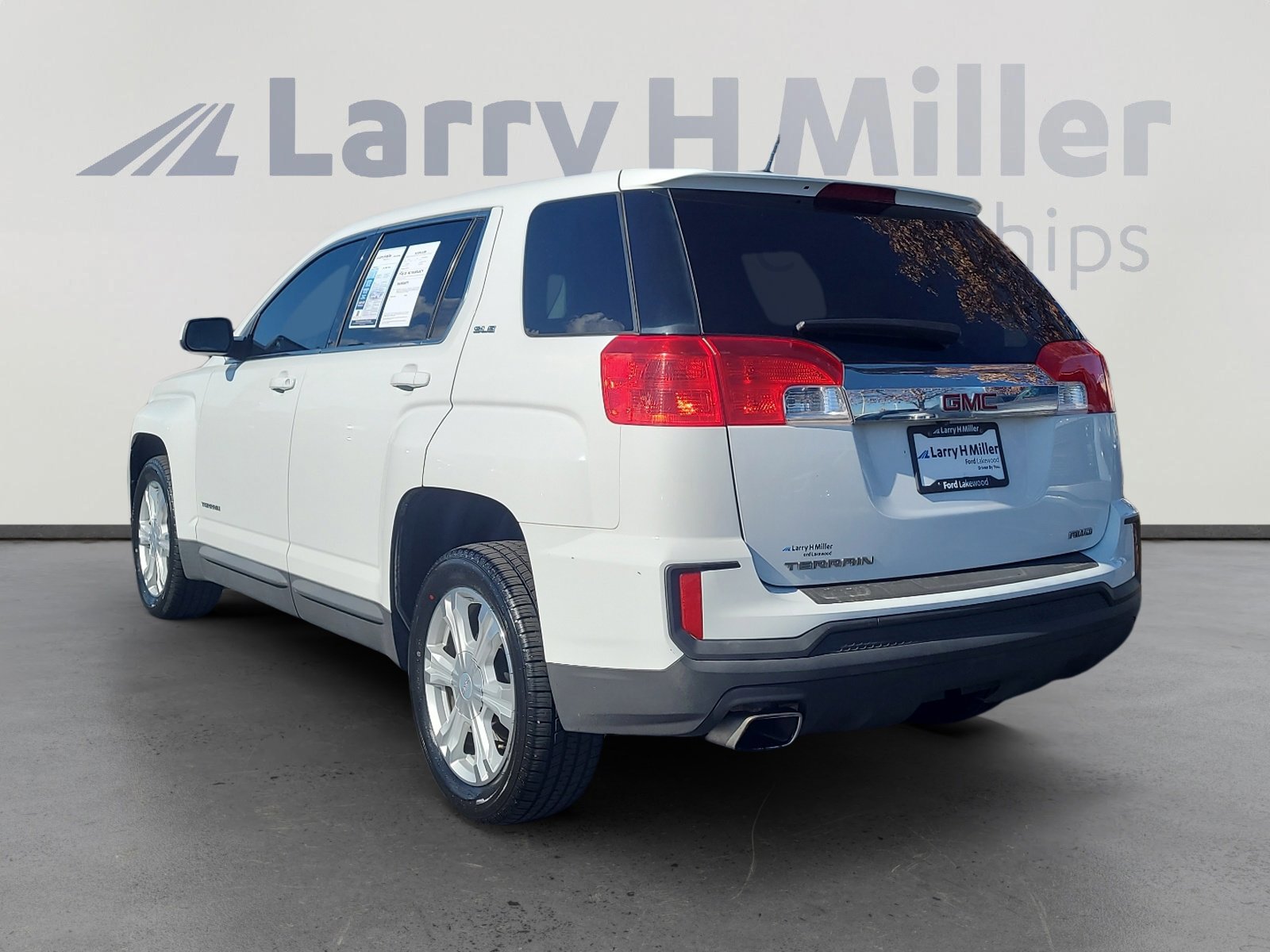 Used 2017 GMC Terrain SLE image 3