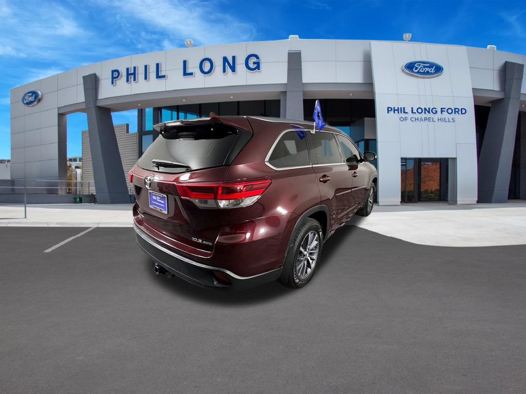 Used 2018 Toyota Highlander XLE AWD/4WD image 5