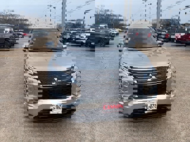 Used 2024 Mitsubishi Outlander AWD image 4