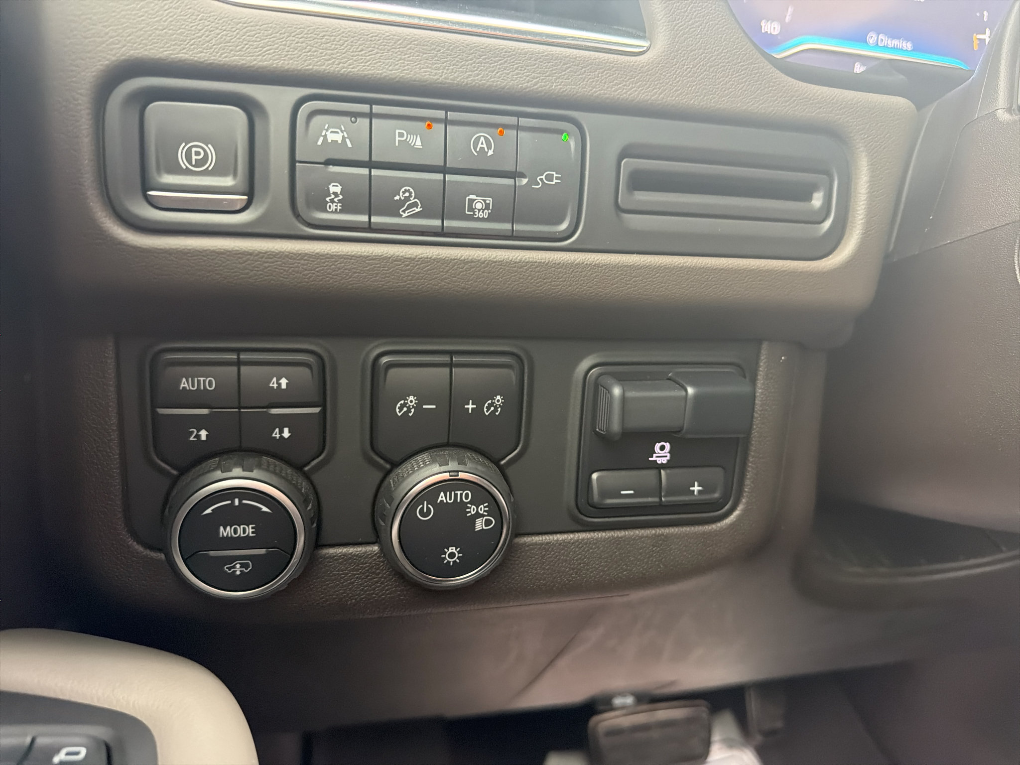 Used 2022 Chevrolet Tahoe Z71 w/ Off-Road Capability Package AWD/4WD image 39