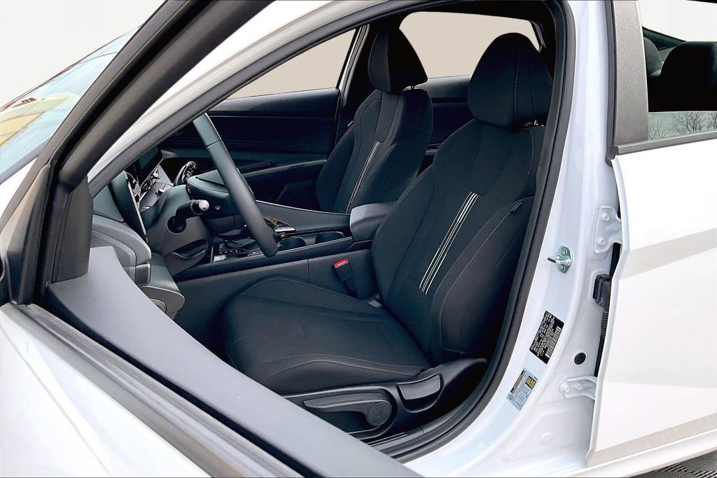Used 2025 Hyundai Elantra SEL FWD image 24