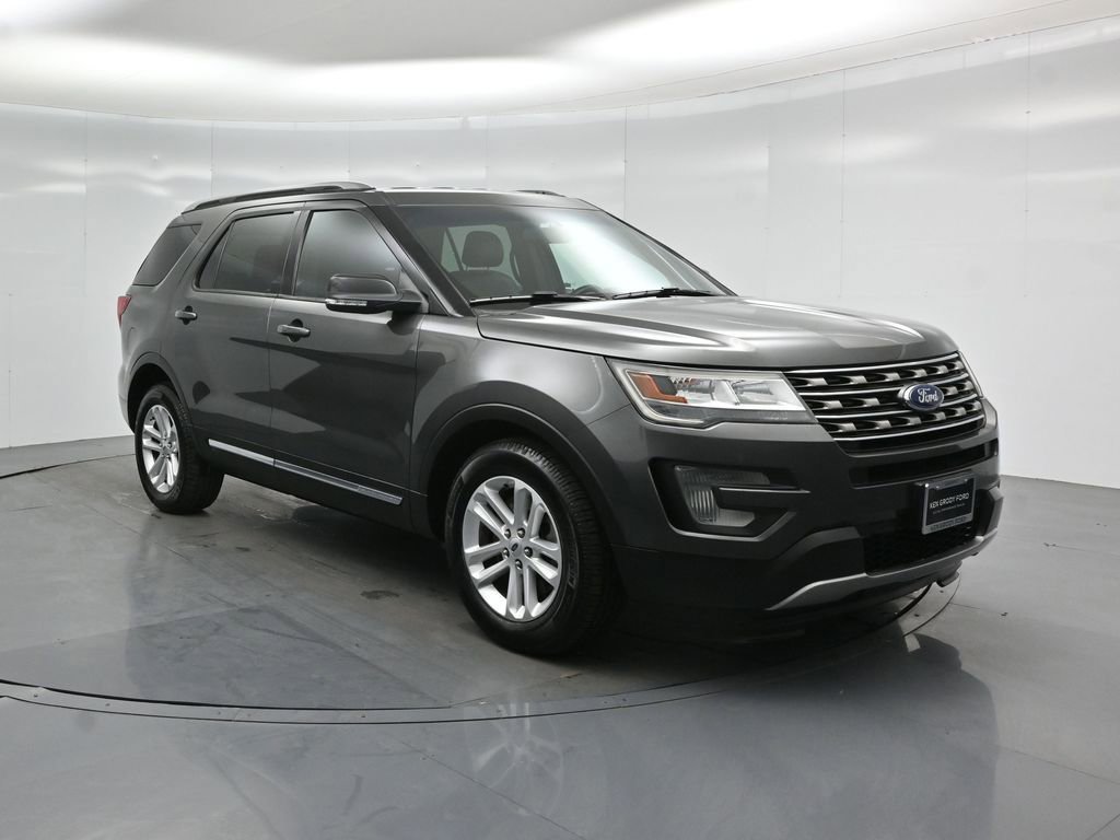 Certified 2017 Ford Explorer XLT w/ Equipment Group 202A image 59