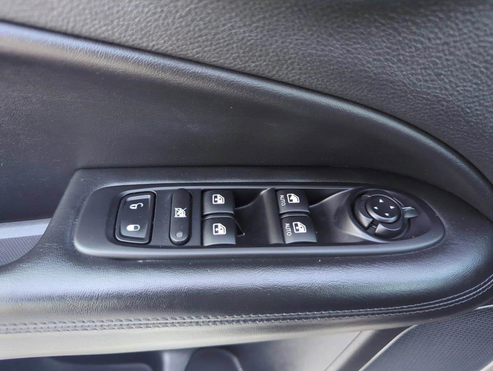 Used 2021 Jeep Compass Latitude FWD image 29
