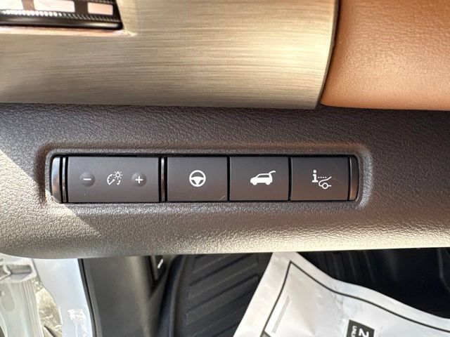 Used 2025 Nissan Pathfinder Platinum FWD image 15